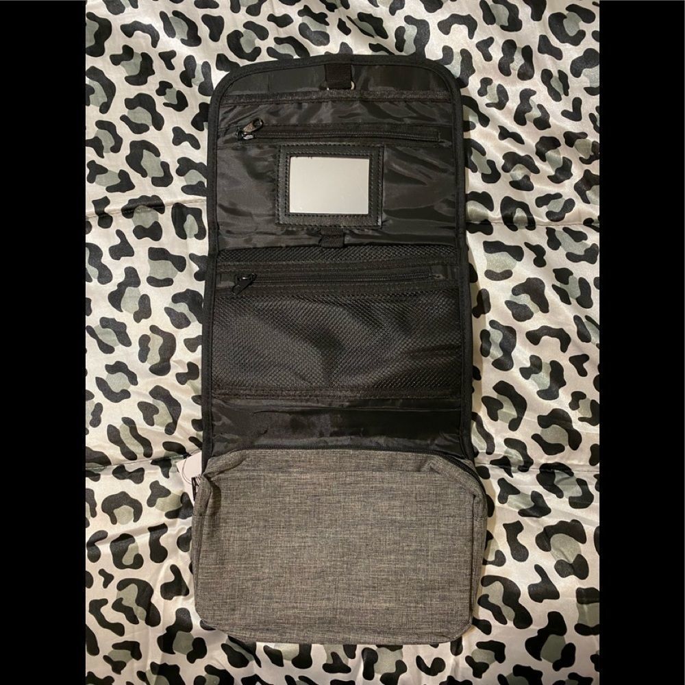 Macy's Men’s Hanging Toiletries Bag One Size Heather Gray Travel Bag NWT - Picture 4 of 7